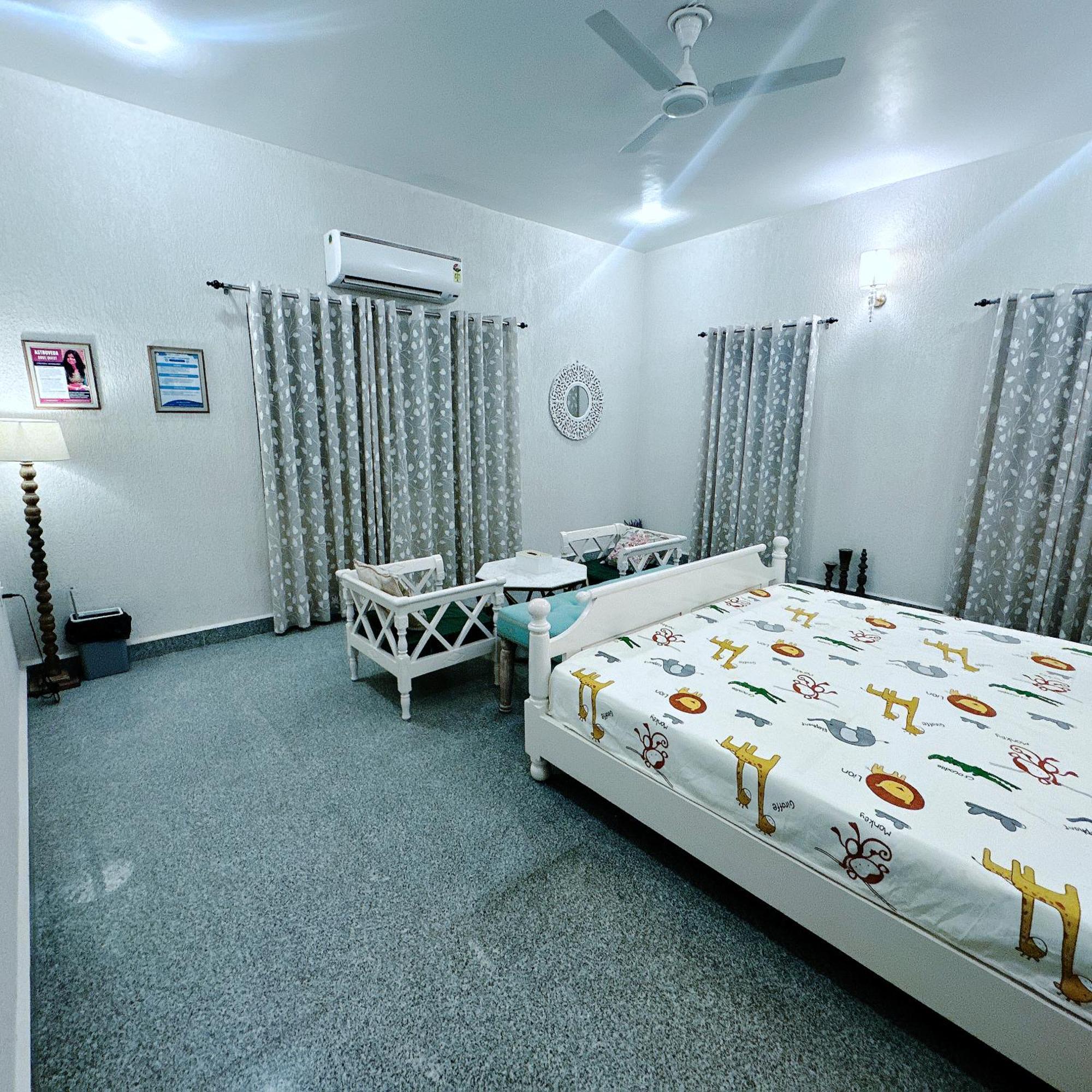 Vraj Vilas Vrindāvan Exterior foto